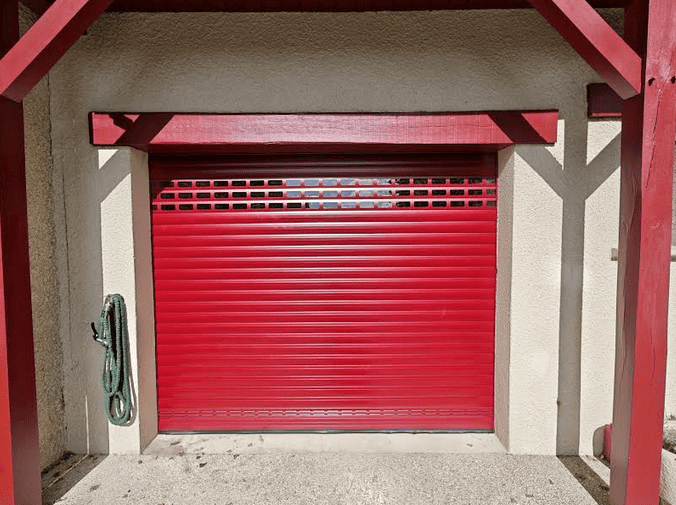 porte-enroulable-rouge-pourpre.png